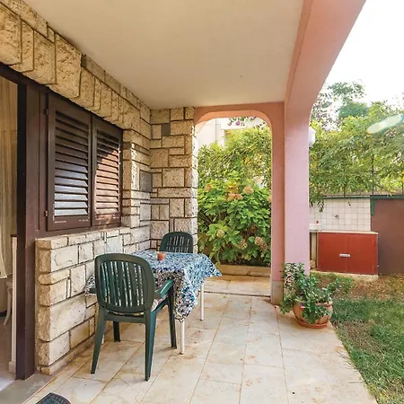 1 Bedroom Lovely In דירה