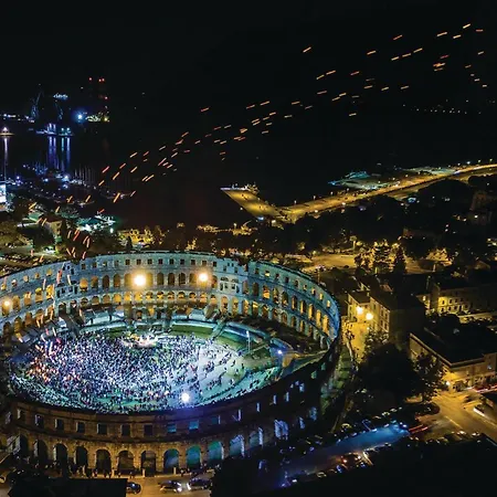 1 Bedroom Lovely In * 풀라