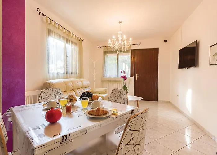 1 Bedroom Lovely In 普拉