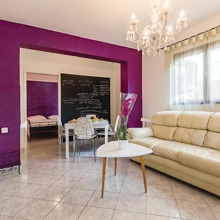 1 Bedroom Lovely In Apartamento